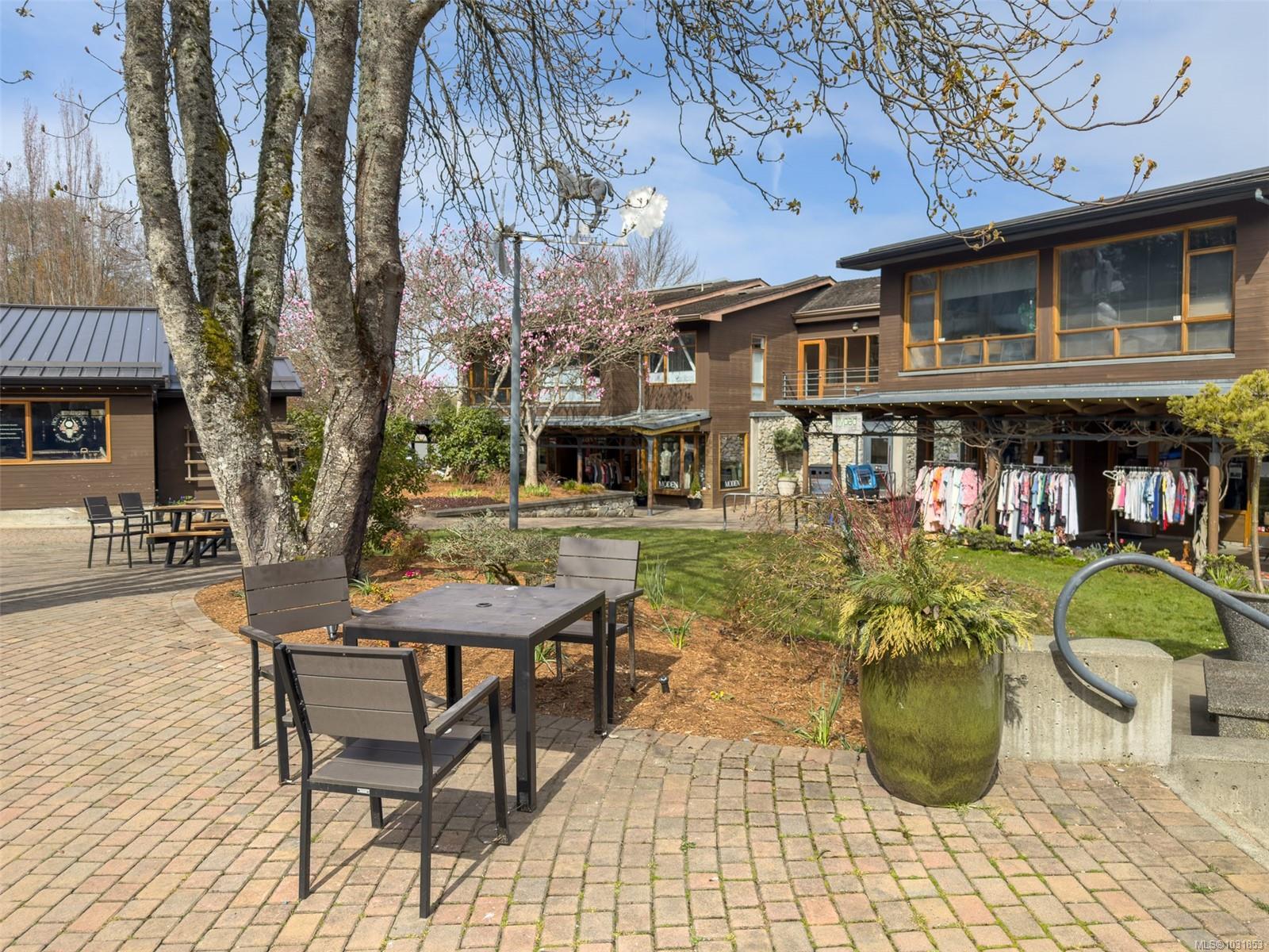 5110 Cordova Bay Rd # 206