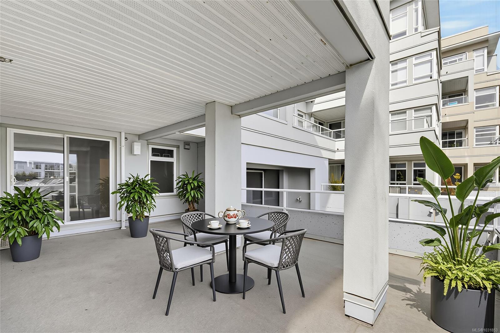 5110 Cordova Bay Rd # 206