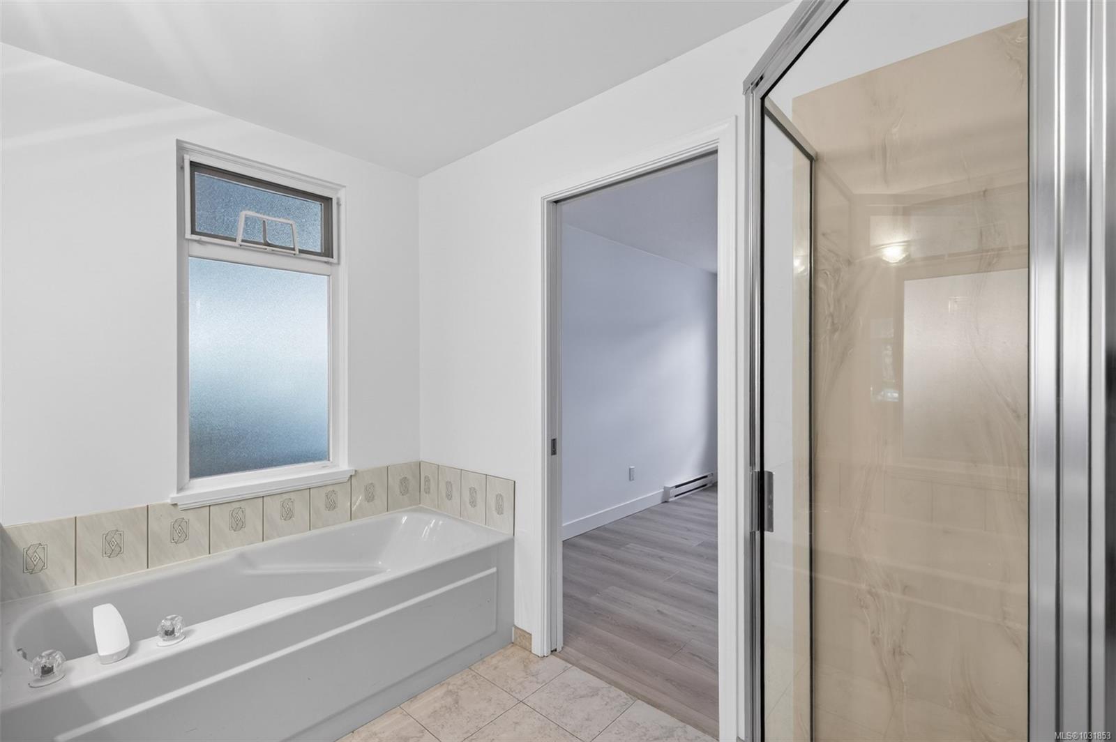 5110 Cordova Bay Rd # 206
