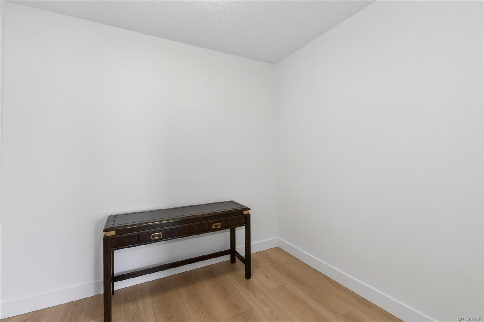 5110 Cordova Bay Rd # 206