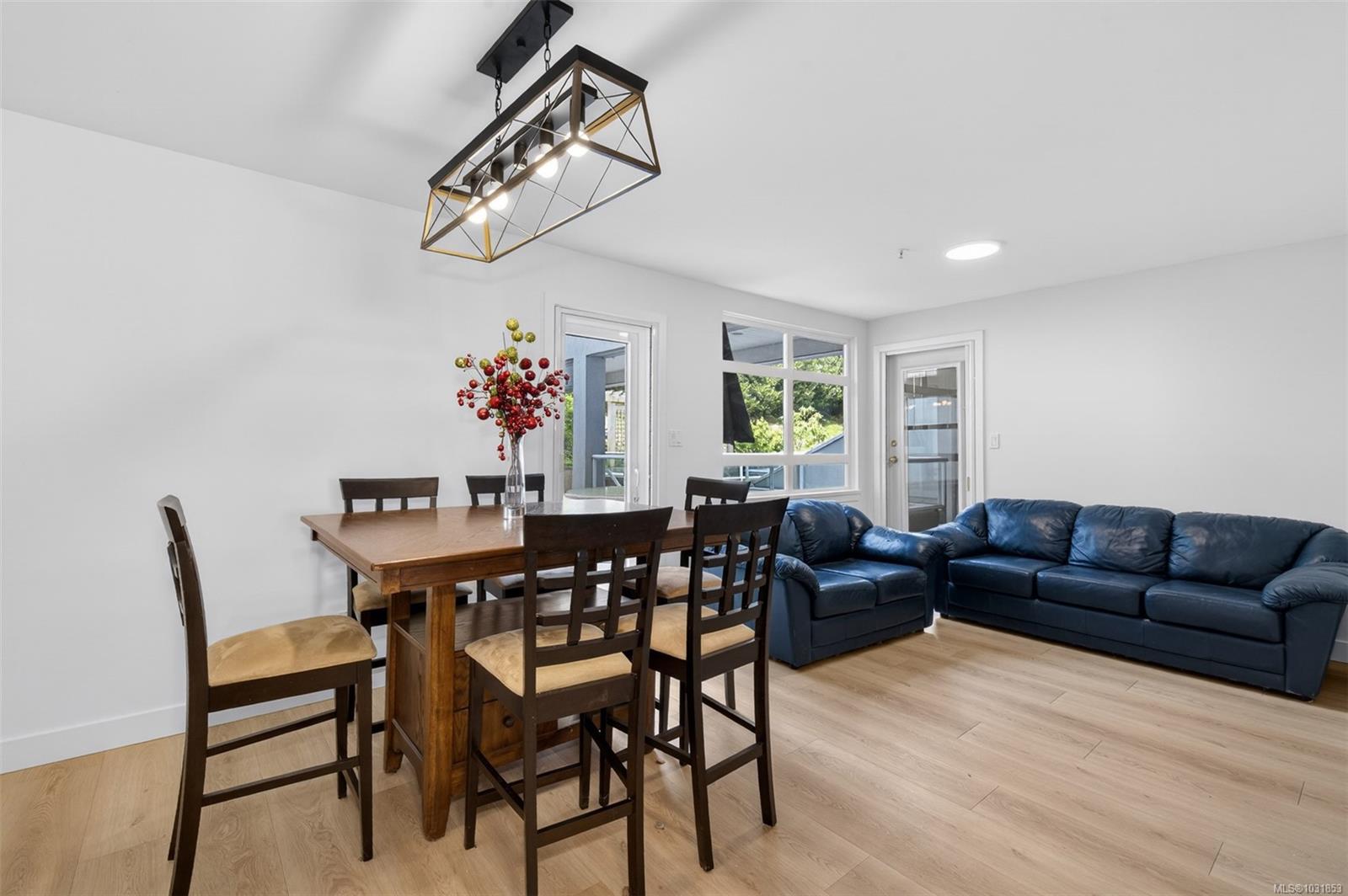5110 Cordova Bay Rd # 206