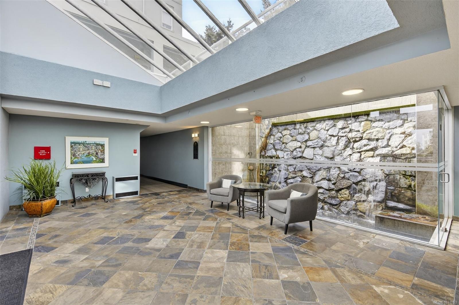 5110 Cordova Bay Rd # 206