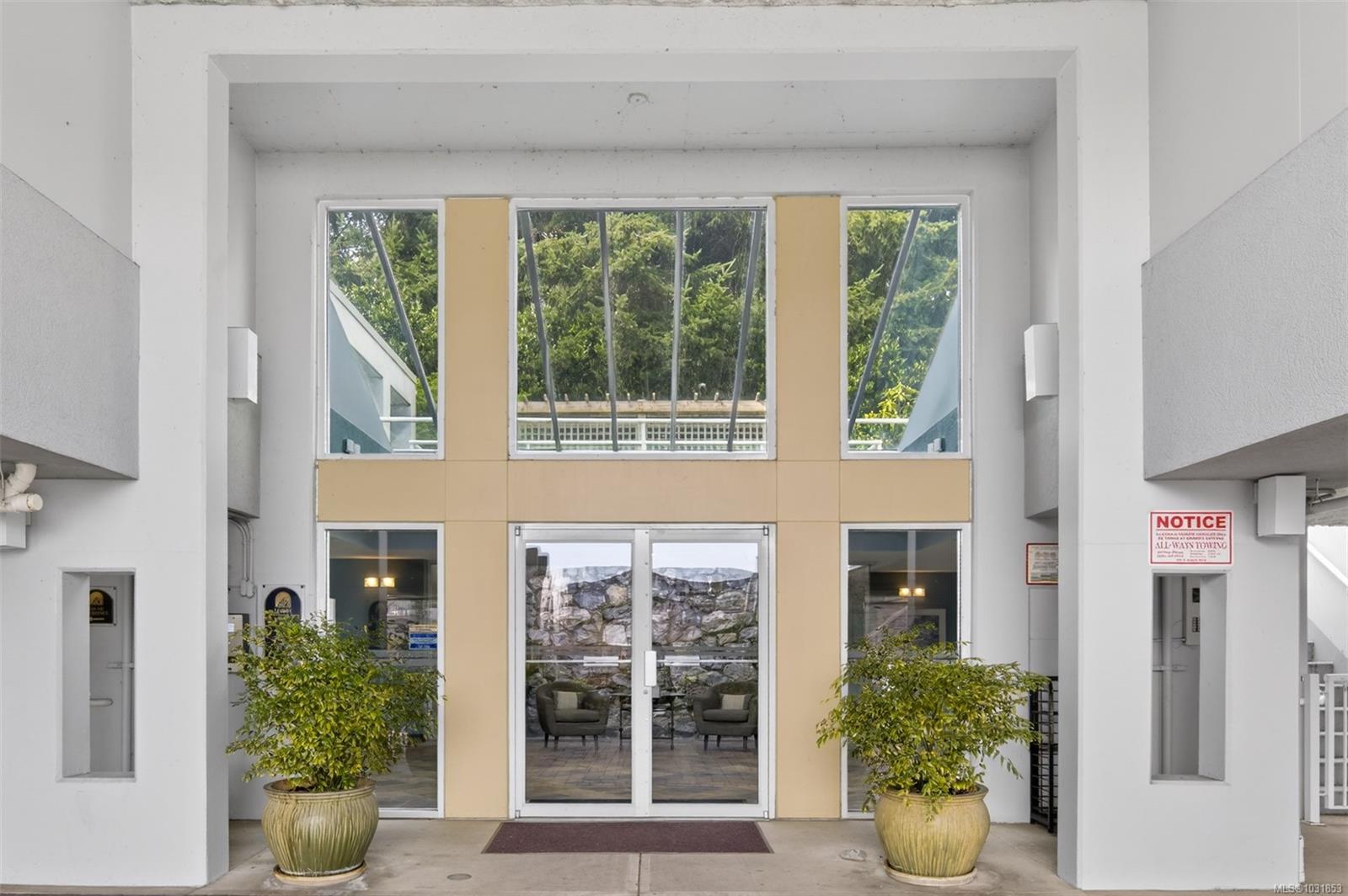 5110 Cordova Bay Rd # 206
