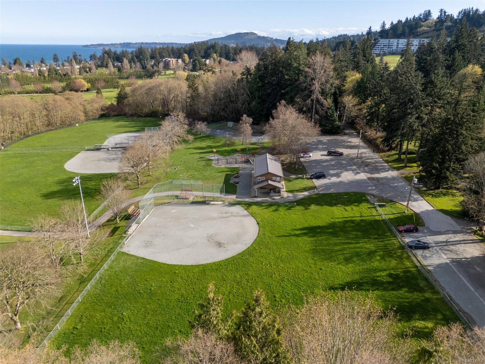 5110 Cordova Bay Rd # 206