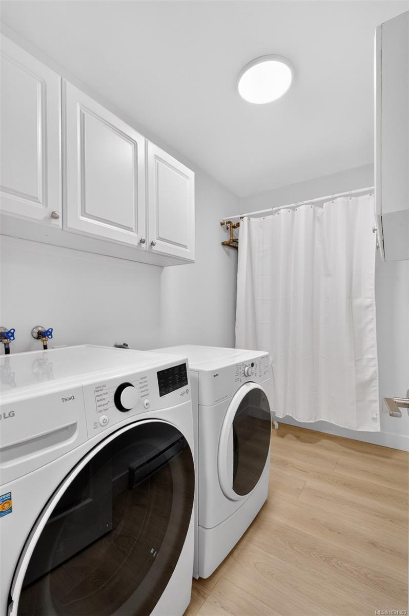 5110 Cordova Bay Rd # 206