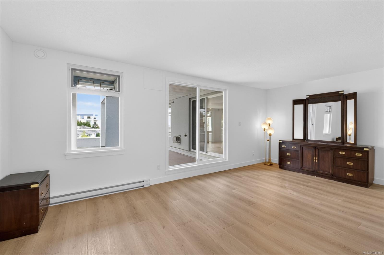 5110 Cordova Bay Rd # 206
