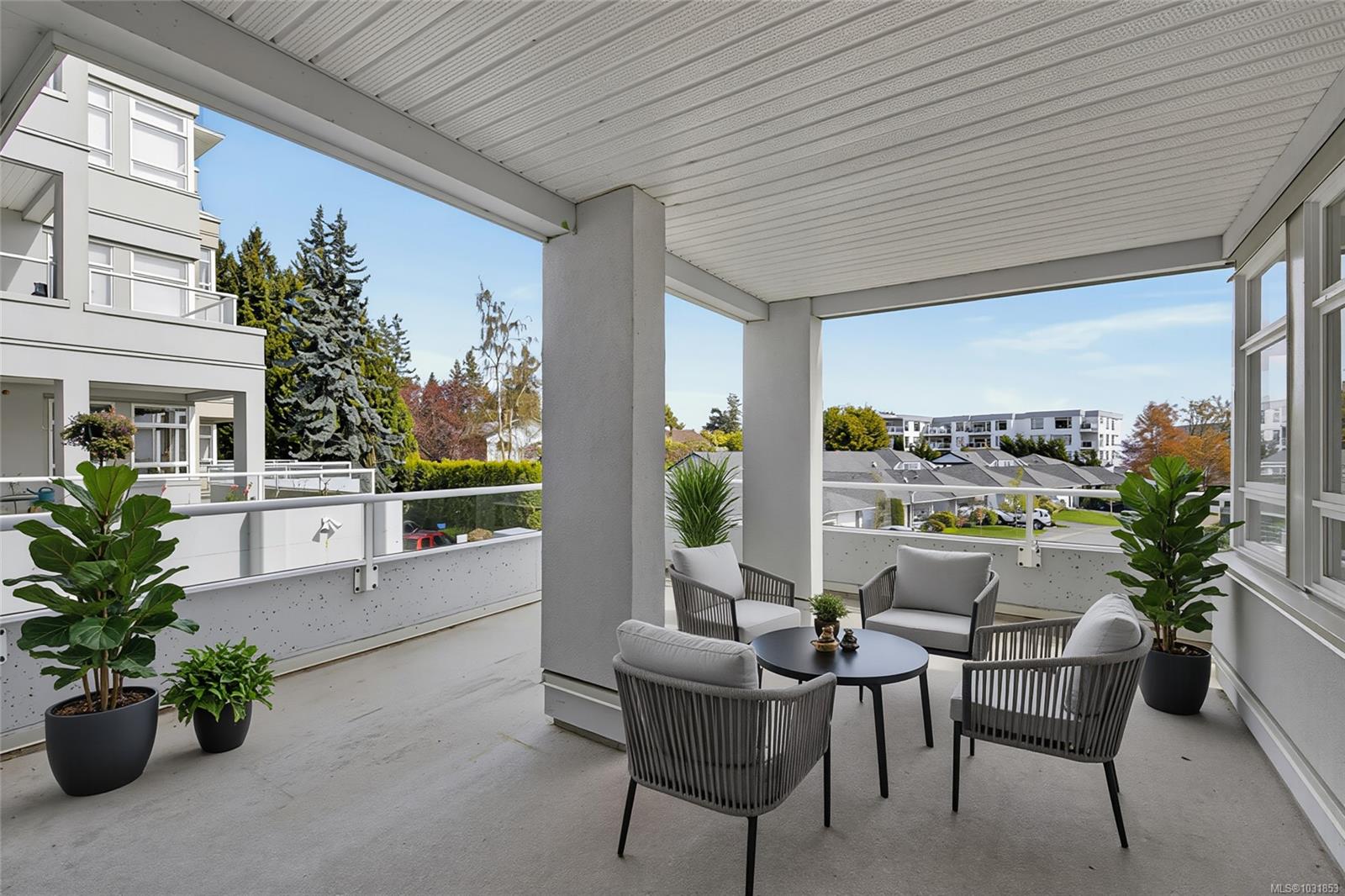 5110 Cordova Bay Rd # 206