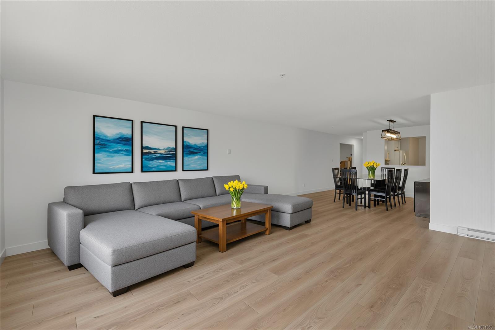 5110 Cordova Bay Rd # 206