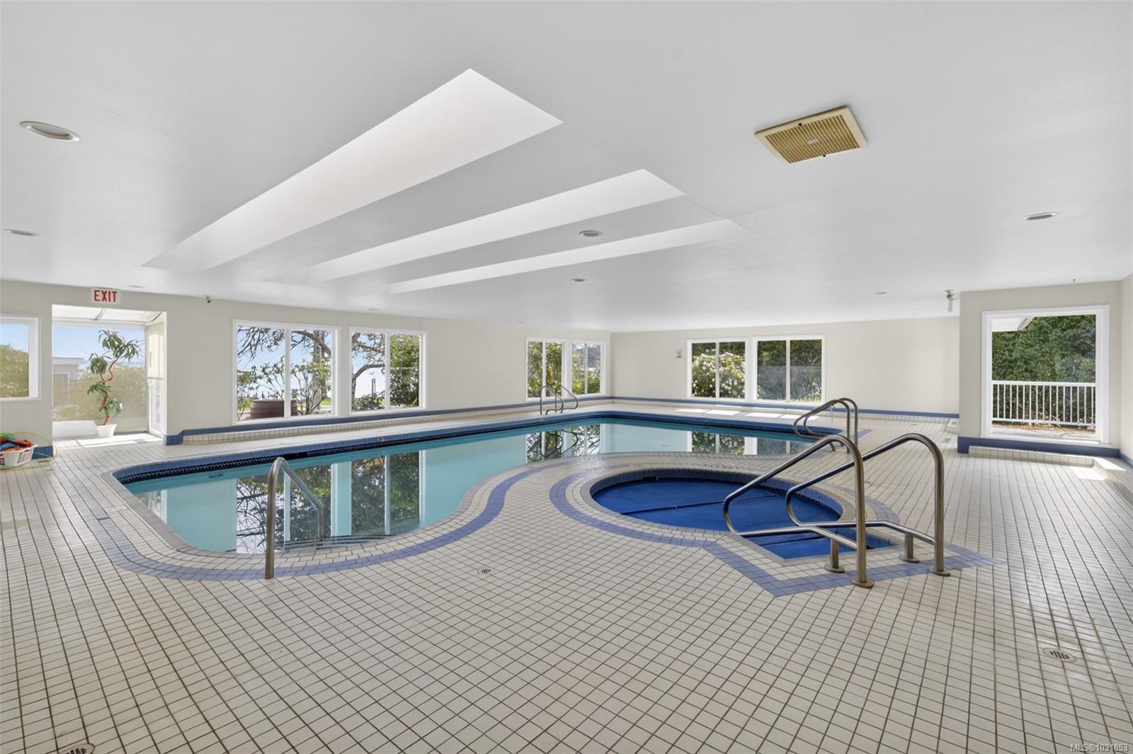 5110 Cordova Bay Rd # 206