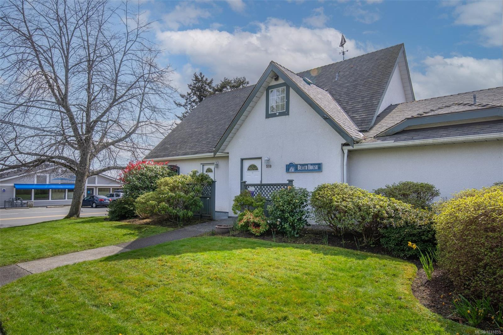 5110 Cordova Bay Rd # 206