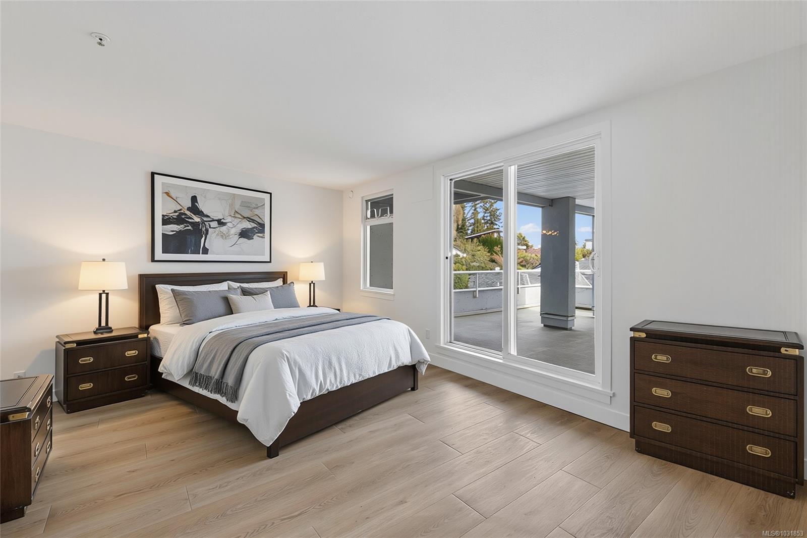 5110 Cordova Bay Rd # 206