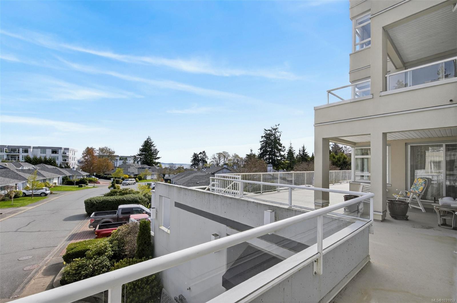 5110 Cordova Bay Rd # 206