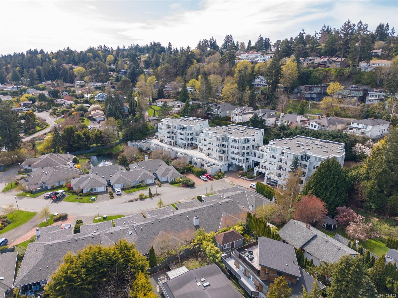 5110 Cordova Bay Rd # 206