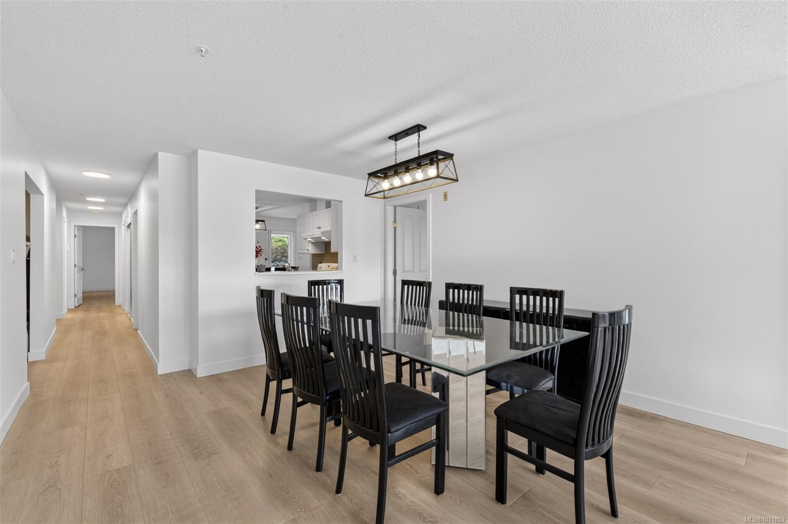 5110 Cordova Bay Rd # 206
