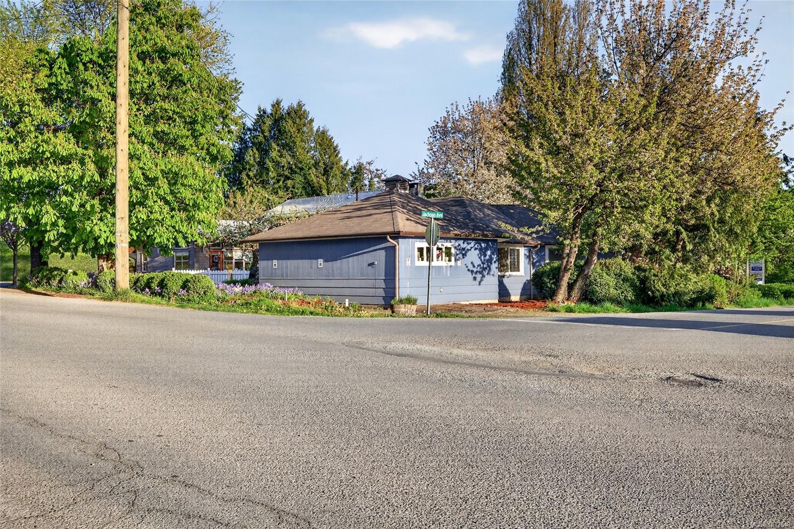 127 Rainbow Rd
