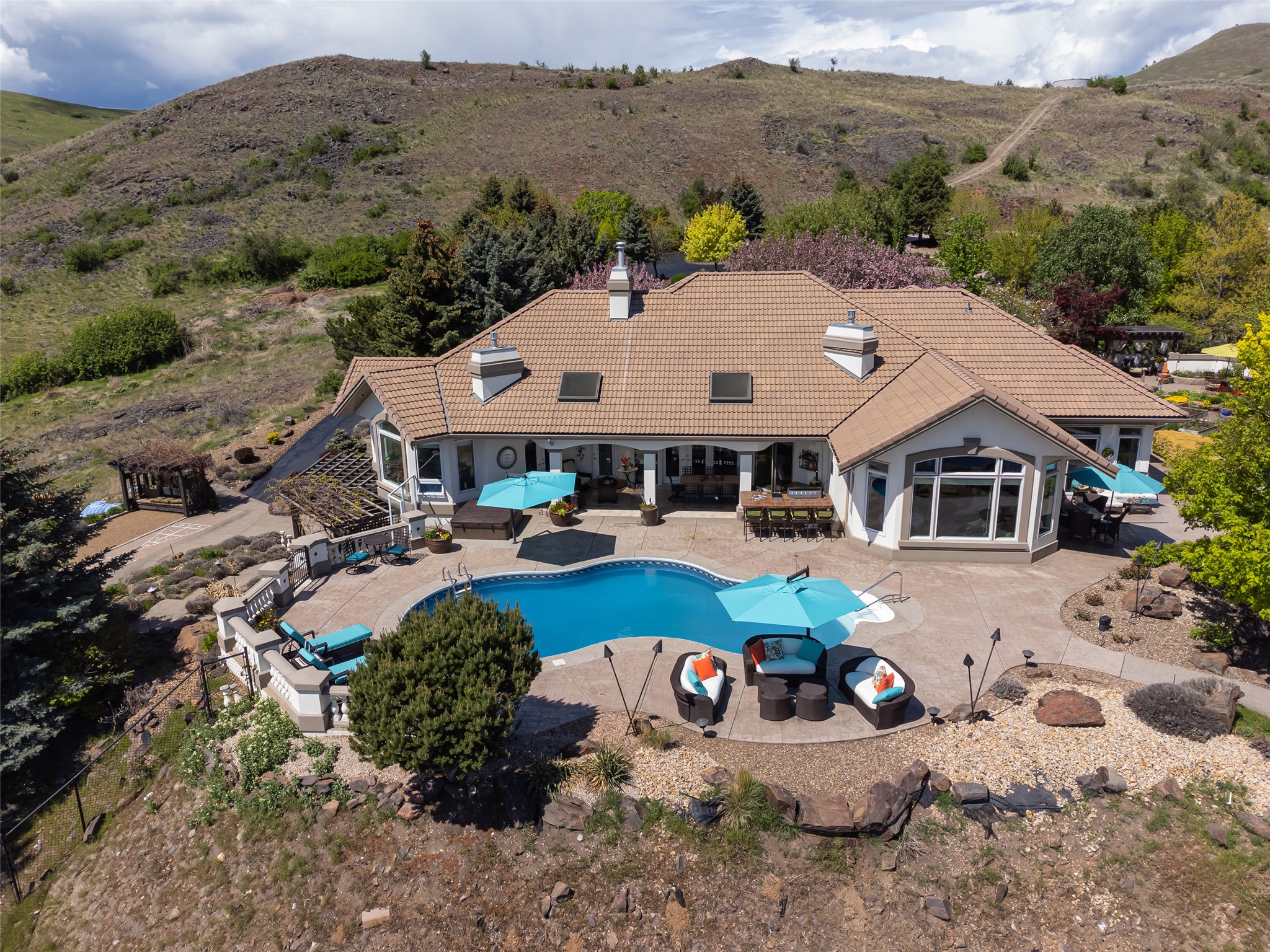 315 Kalamalka Lakeview Drive 1