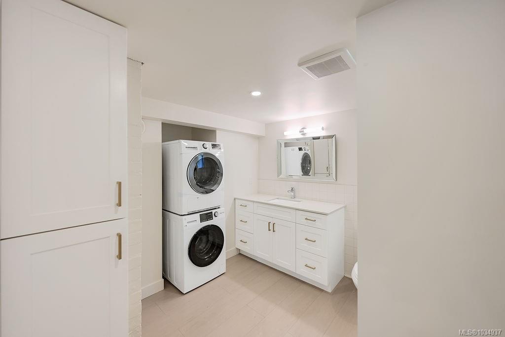 525 Simcoe St