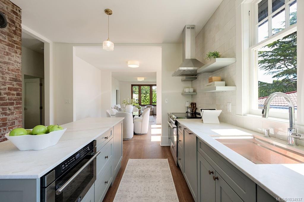 525 Simcoe St