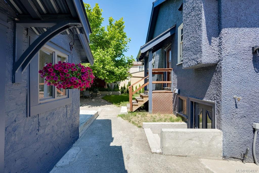 525 Simcoe St