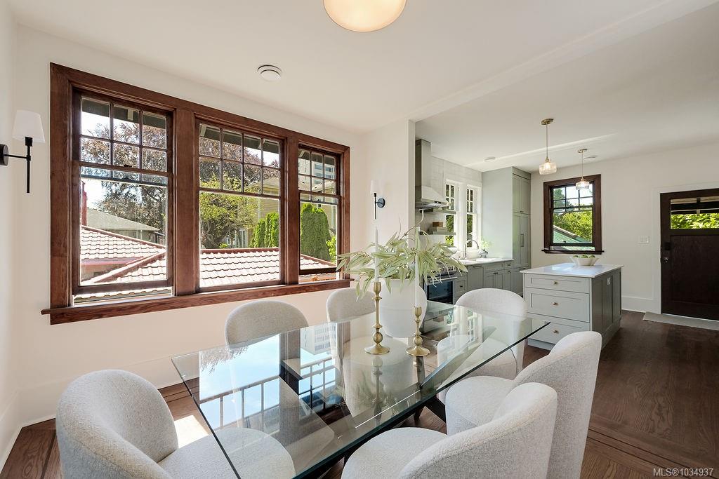 525 Simcoe St