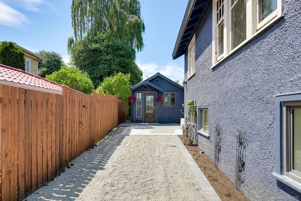 525 Simcoe St