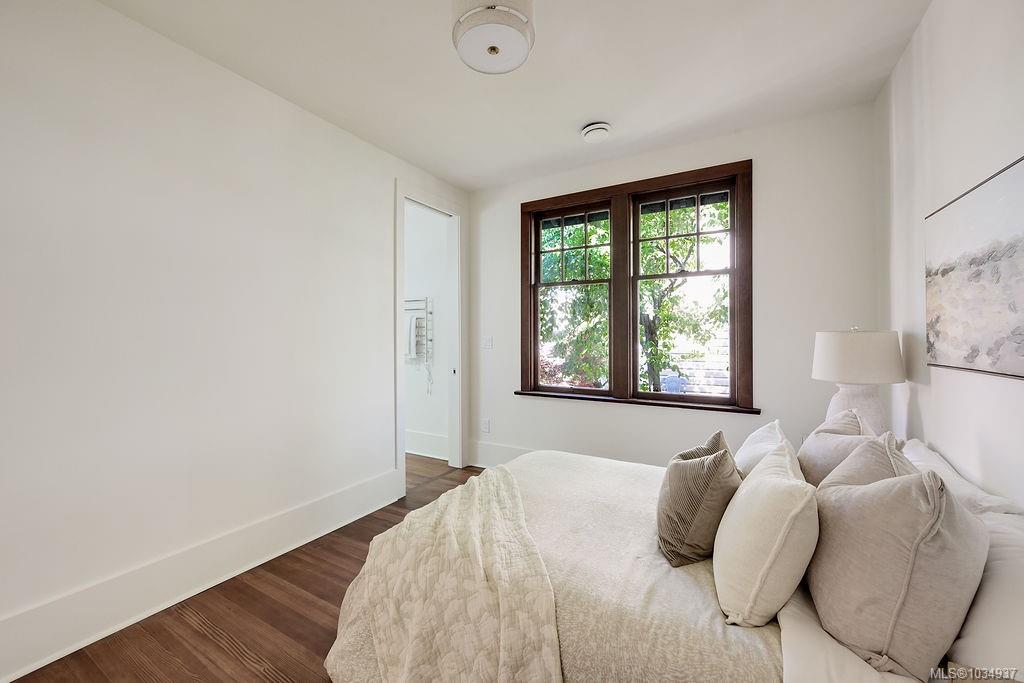 525 Simcoe St