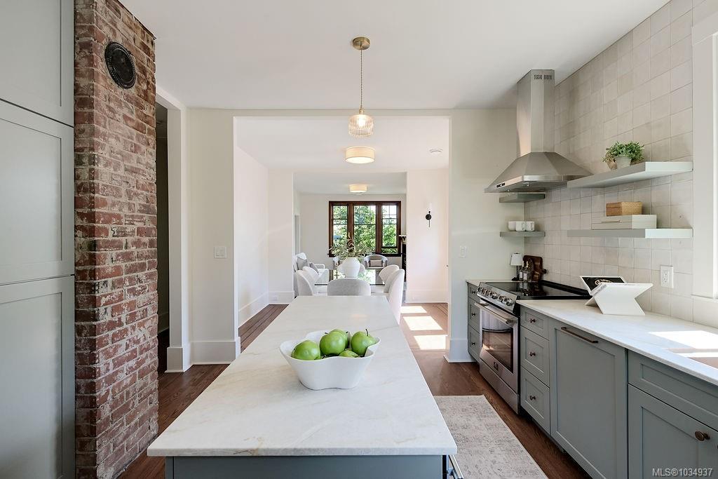525 Simcoe St