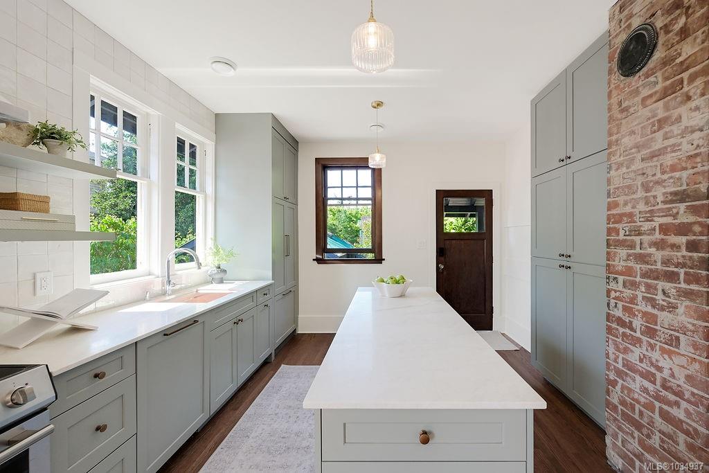 525 Simcoe St