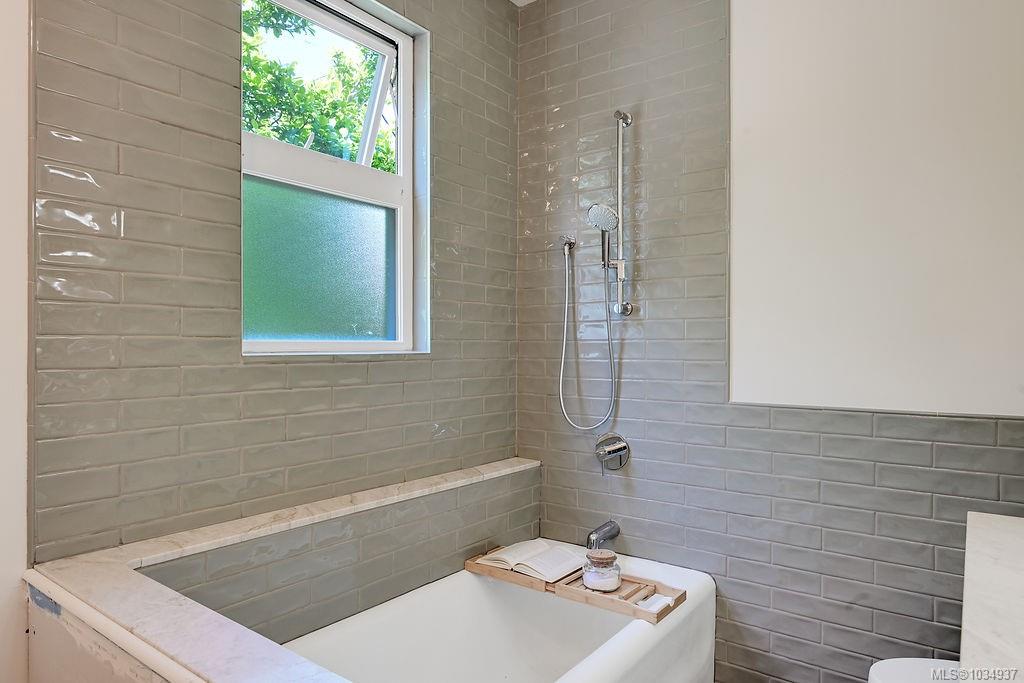 525 Simcoe St