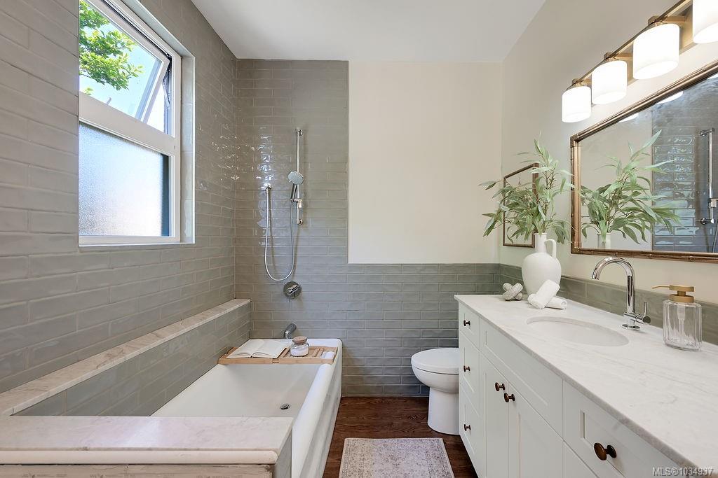 525 Simcoe St