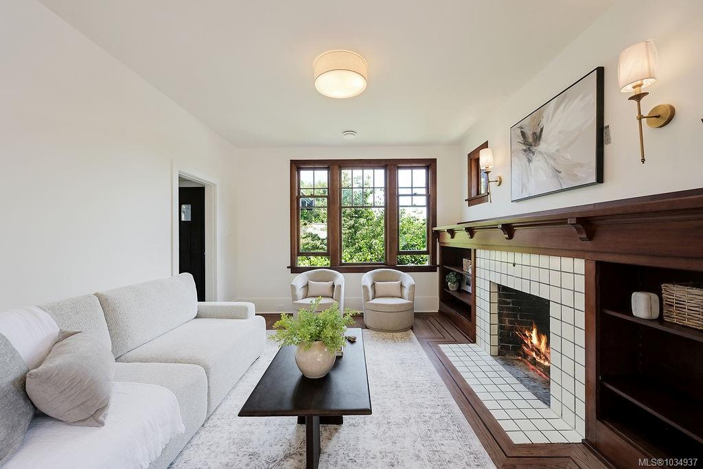 525 Simcoe St