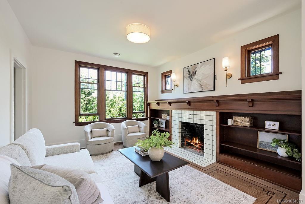 525 Simcoe St