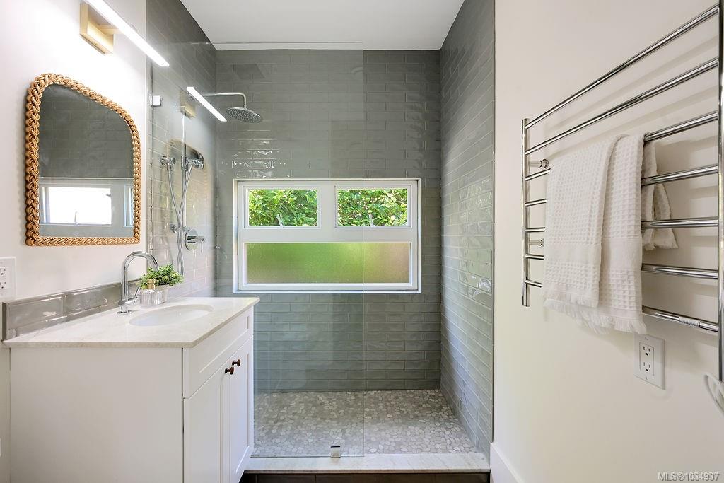 525 Simcoe St