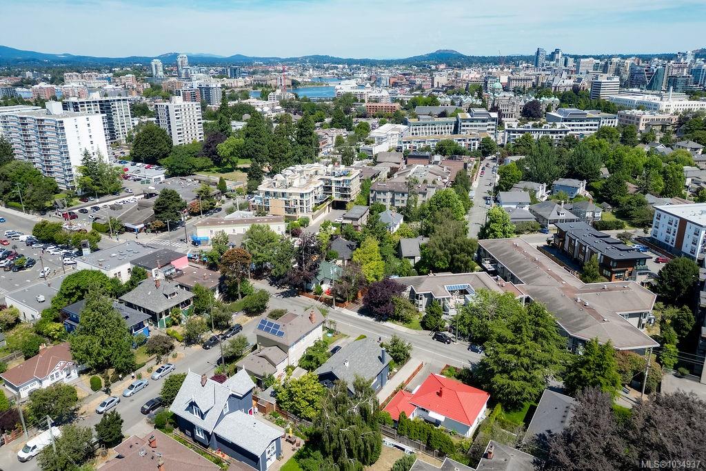 525 Simcoe St