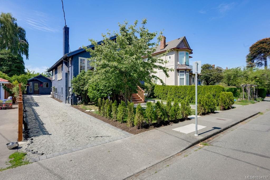 525 Simcoe St