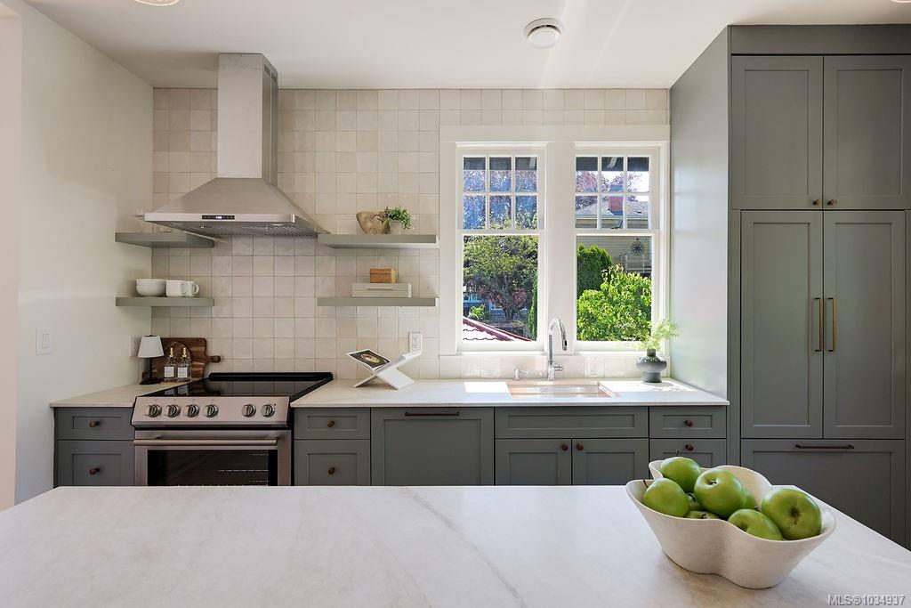 525 Simcoe St