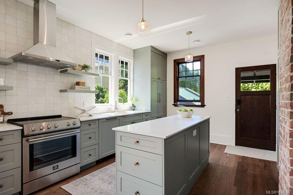 525 Simcoe St