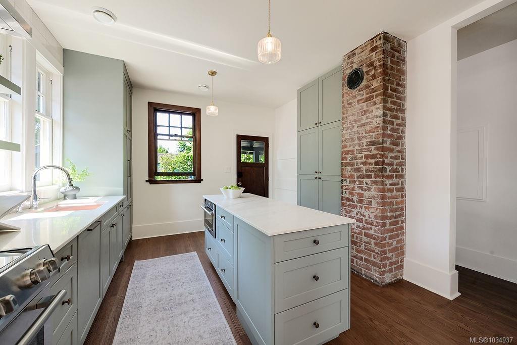 525 Simcoe St