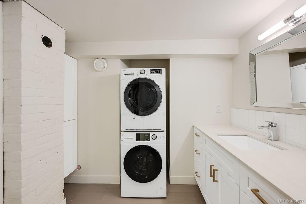 525 Simcoe St