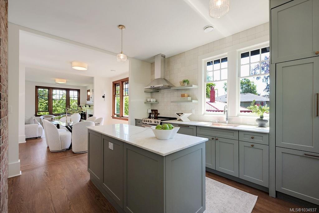 525 Simcoe St