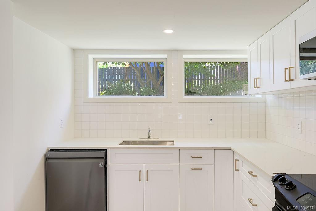 525 Simcoe St
