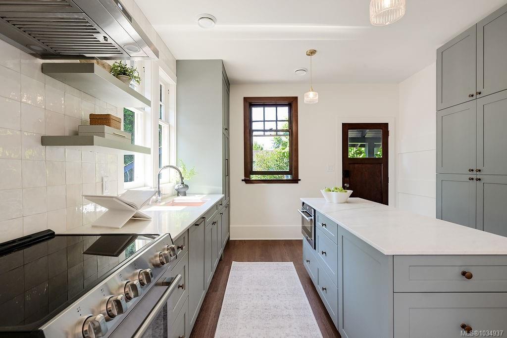 525 Simcoe St