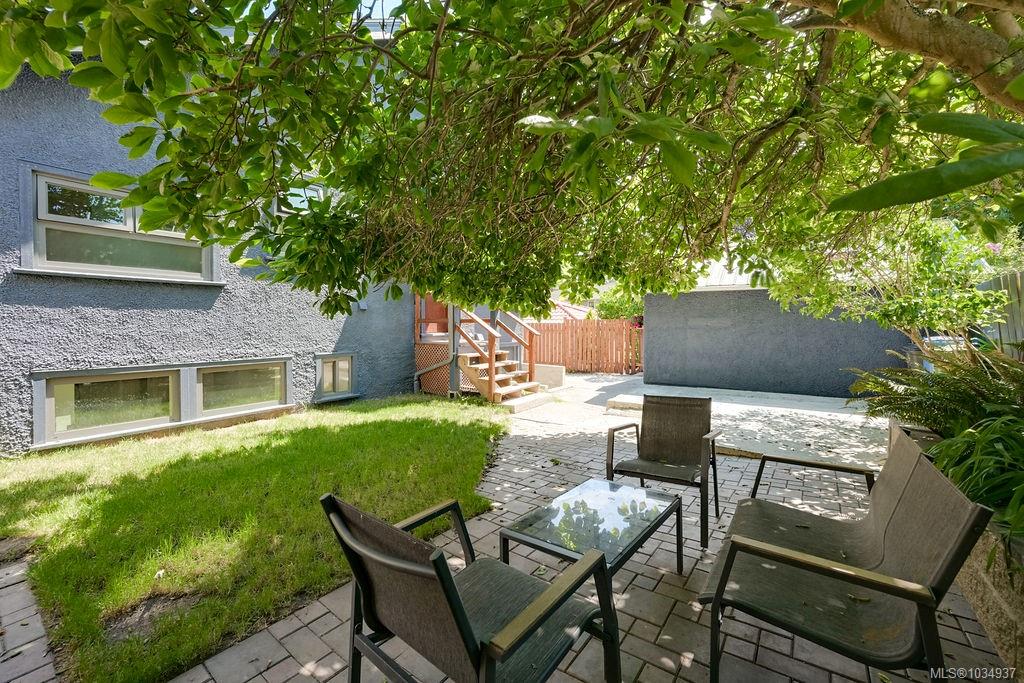 525 Simcoe St