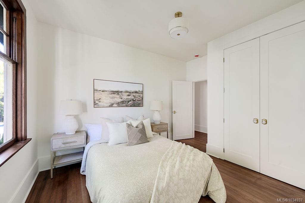 525 Simcoe St