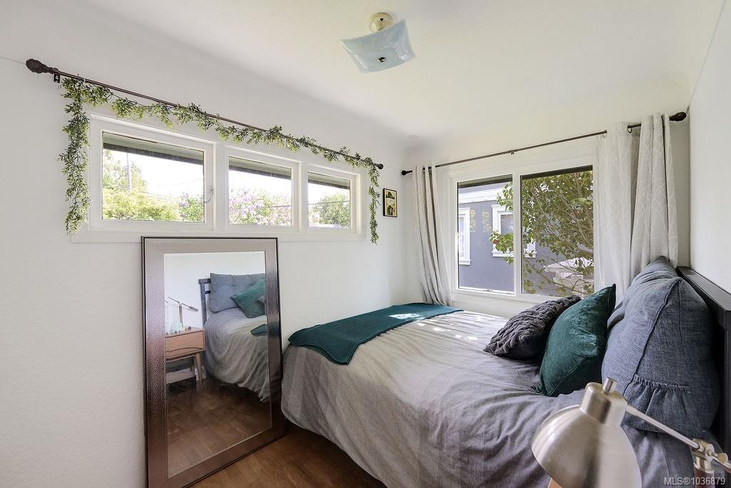 2106 Neil St