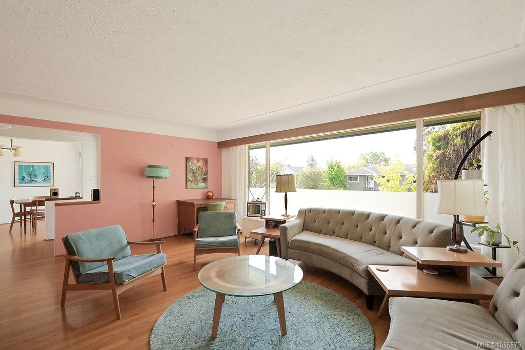 2106 Neil St