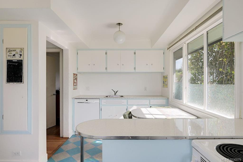 2106 Neil St