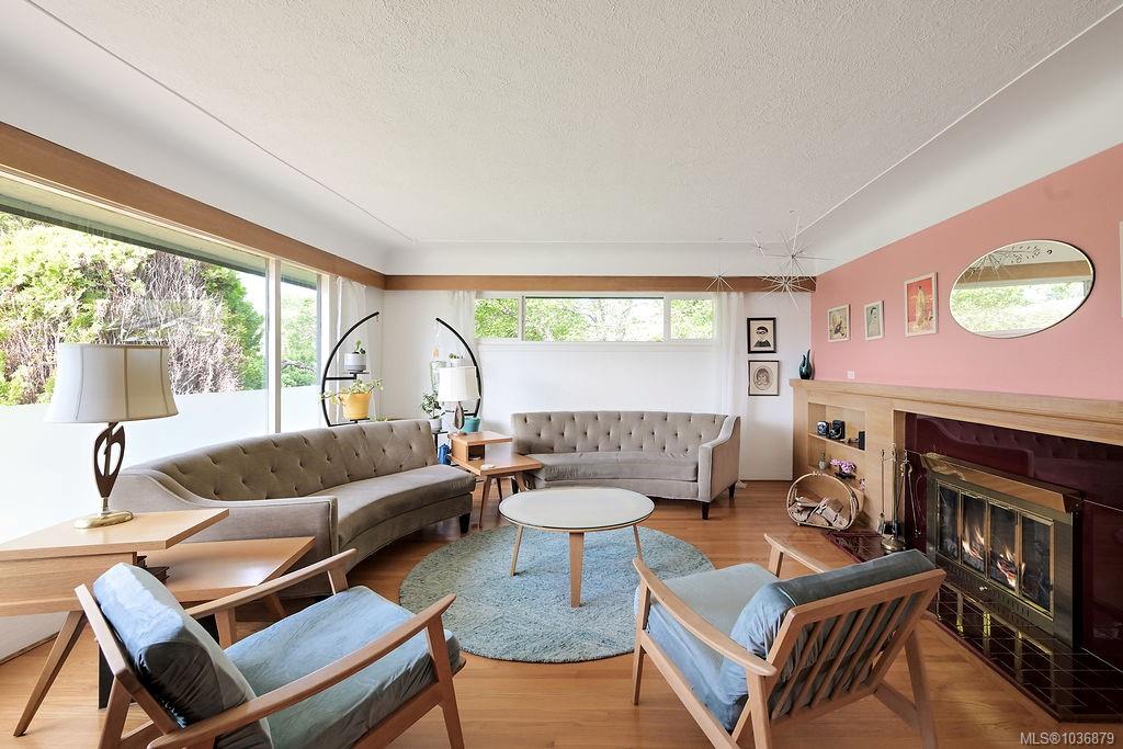 2106 Neil St