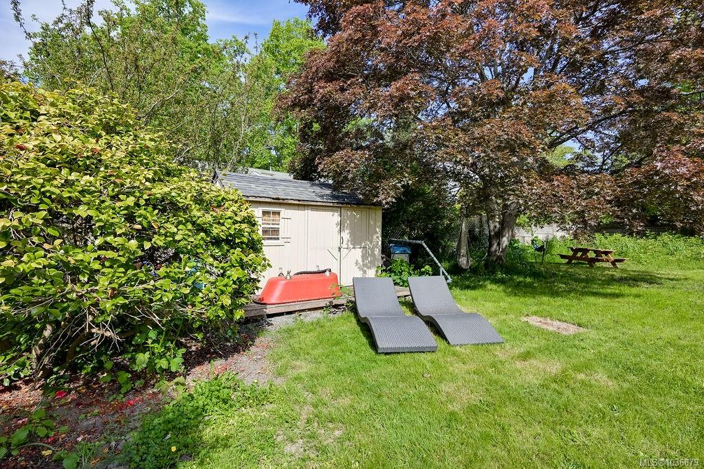 2106 Neil St