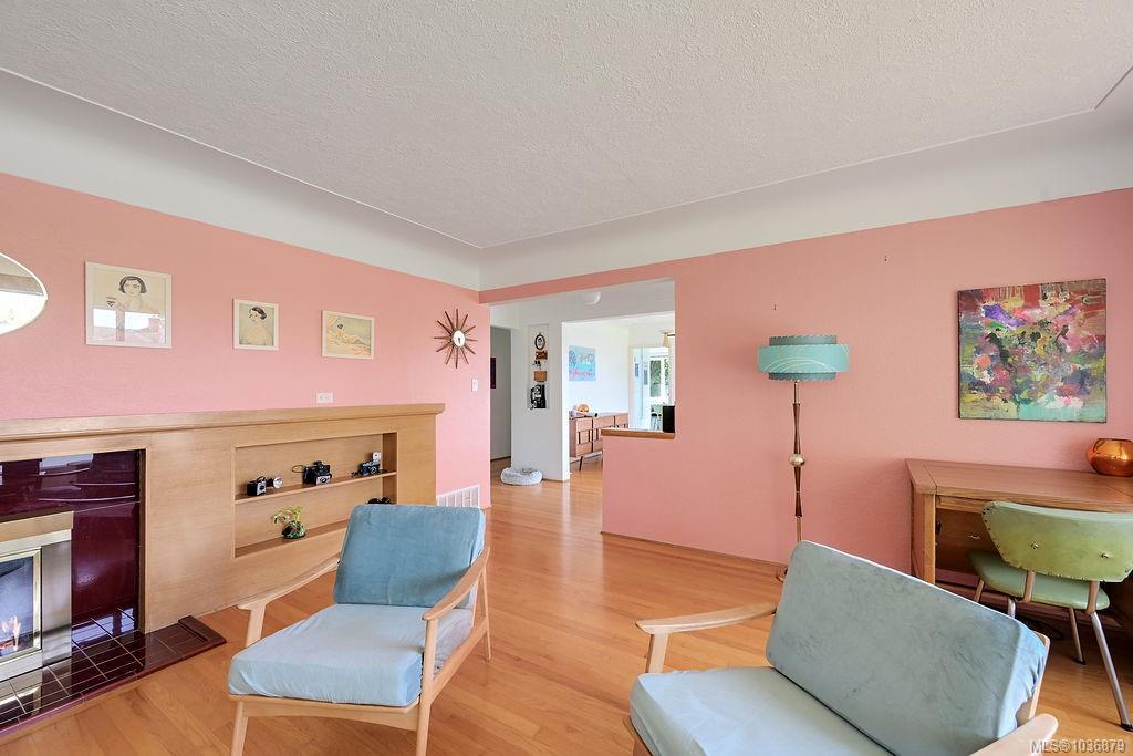 2106 Neil St